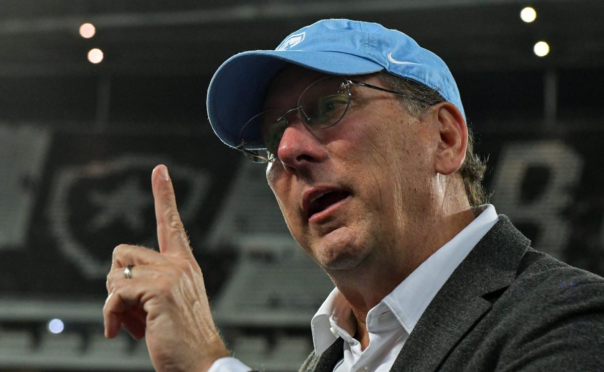 John Textor promete técnico qualificado e Botafogo competitivo: “Não vai ser diferente do ano passado”