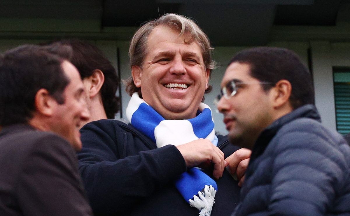 Dono do Chelsea pode contratar jogador do Santos após liberação de Deivid Washington