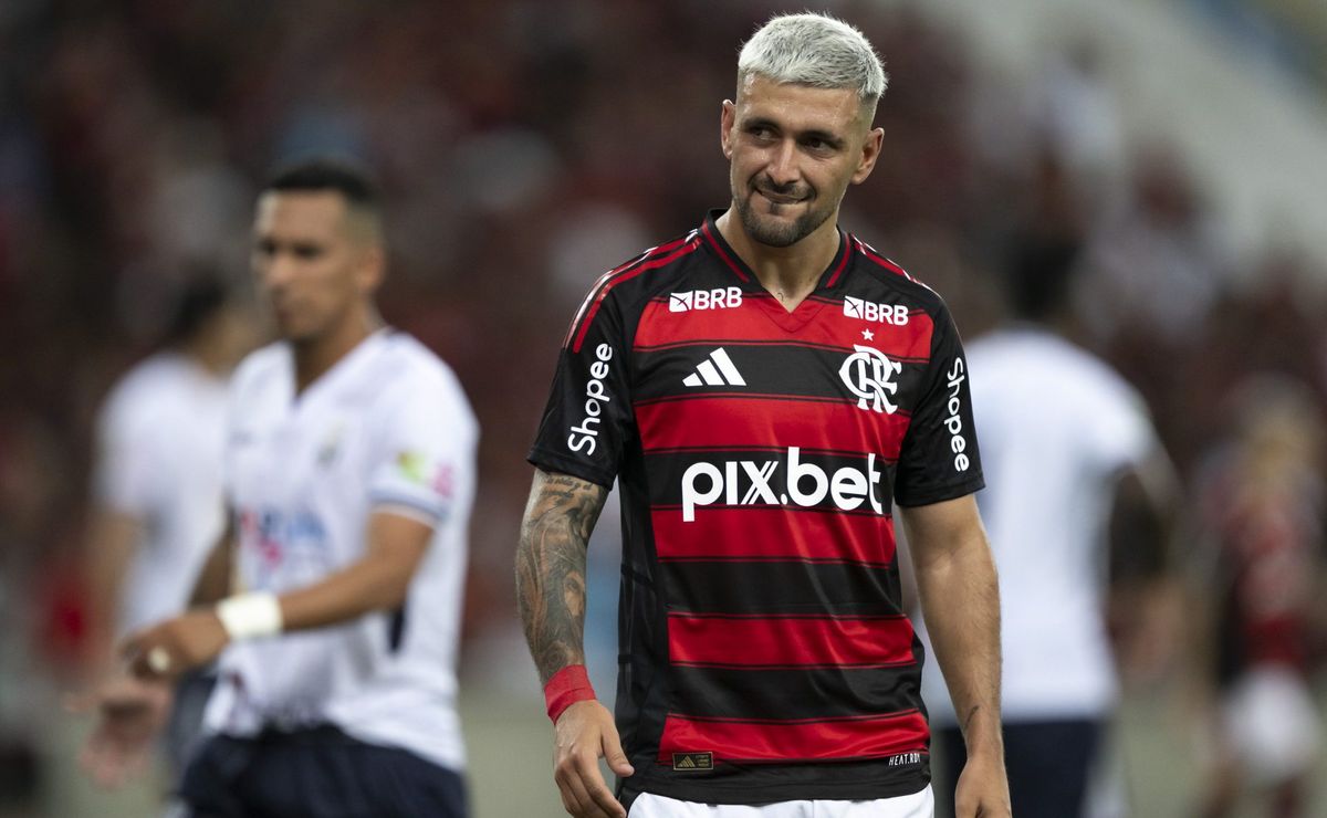 Torcida do Flamengo exalta Arrascaeta e afirma: “Melhor que Garro e Veiga!”