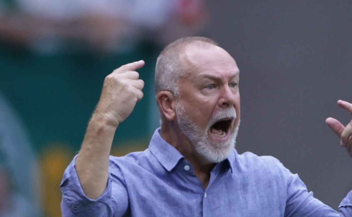 Zagueiro ‘aprovado’ por Mano Menezes vive pesadelo contra o Bangu e levanta questionamentos