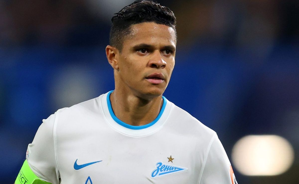 Cruzeiro toma decisão sobre contratar Douglas Santos, ex-Atlético, para substituir Kaiki e negócio está descartado, crava Héverton Guimarães