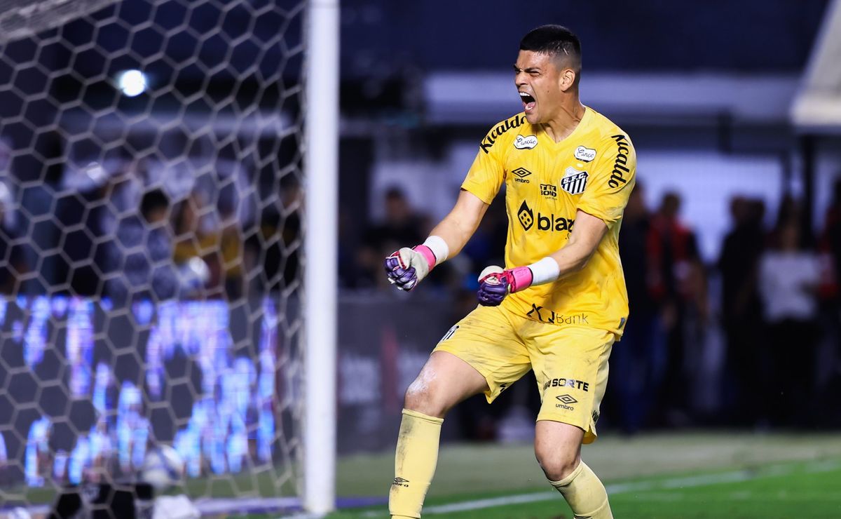 Gabriel Brazão brilha e se torna o goleiro com mais defesas do mundo