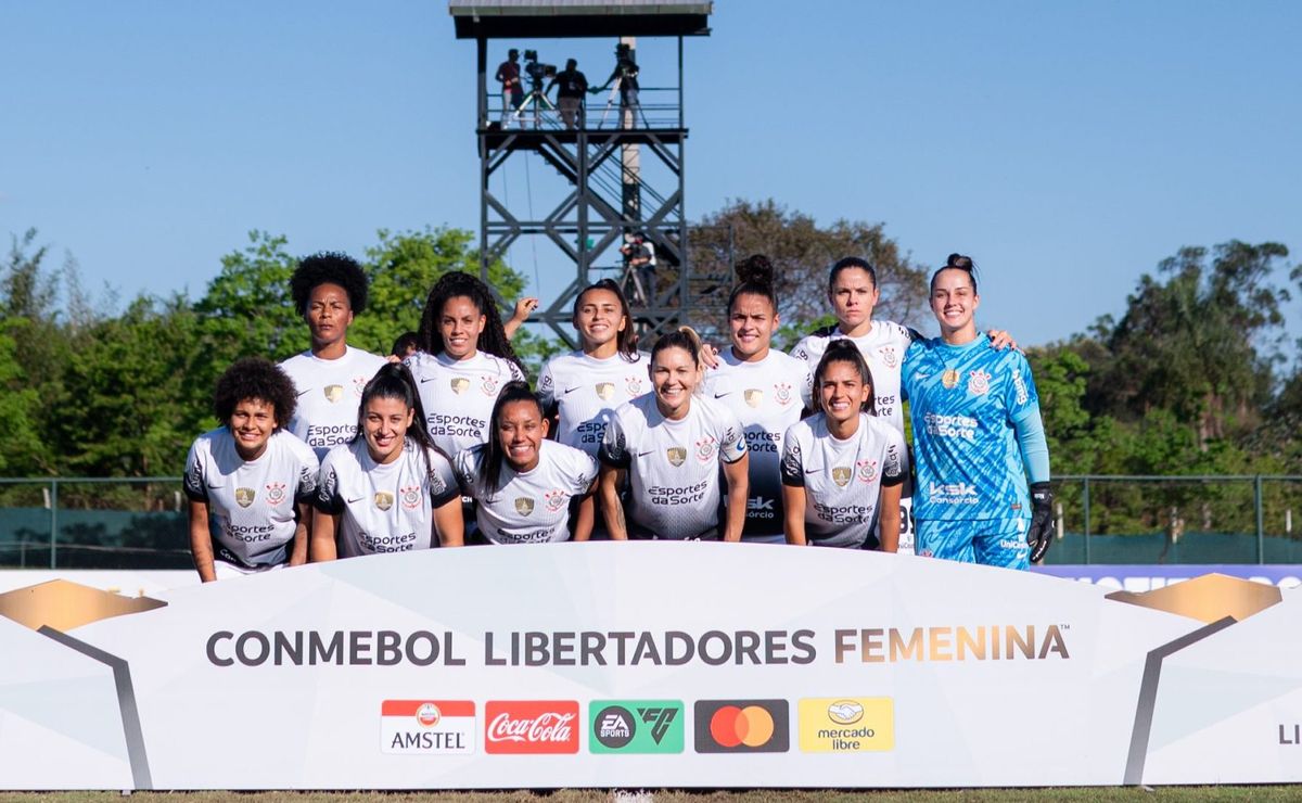 Corinthians quita parte da premiação da Libertadores, mas ainda deve ao elenco feminino