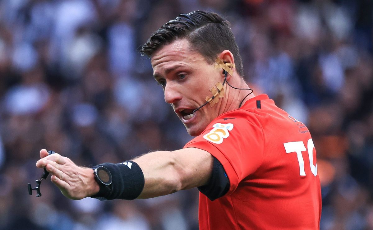 Segundo os flamenguistas, Flamengo deixou de somar 4 pontos no Brasileirão Betano em 3 partidas que tiveram erros de arbitragem
