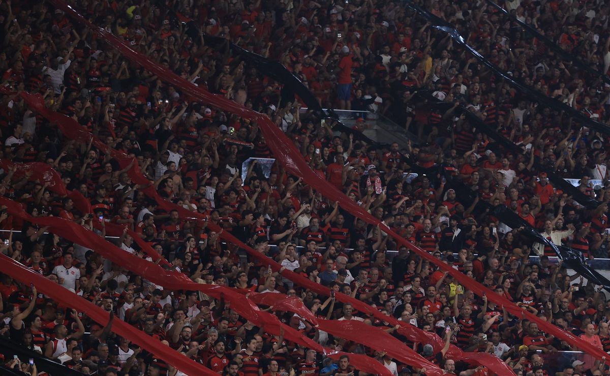 Flamengo é multado pela Conmebol por sinalizadores usados por torcedores nas quartas de final da Libertadores