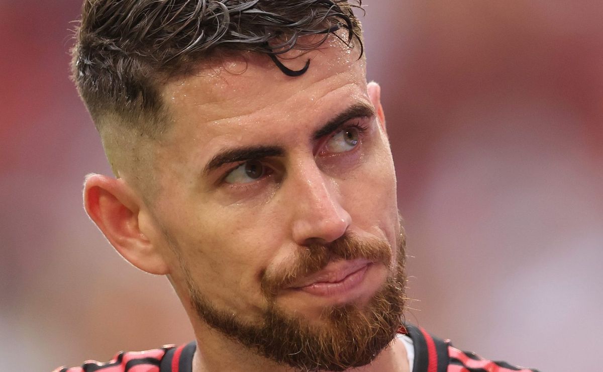 Jorginho critica gramados do Brasileirão e elogia padrão sintético antes de clássico com o Botafogo