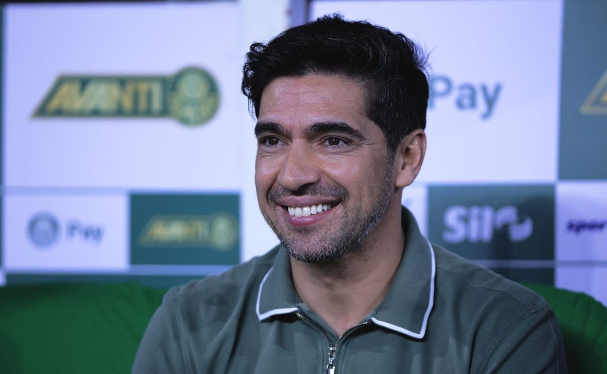 Abel Ferreira adapta Palmeiras com variações táticas e vê Vitor Roque brilhar novamente