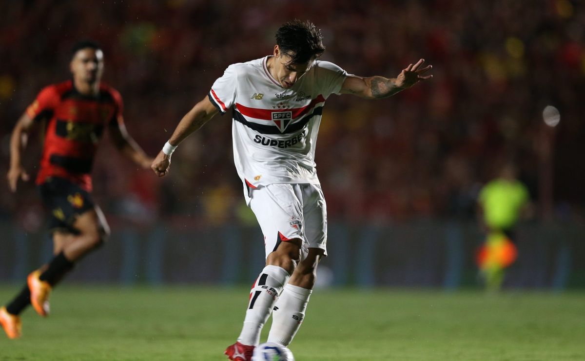 Juan Dinenno se frustra com Crespo no São Paulo e encerrará ciclo sem atingir metas de contrato