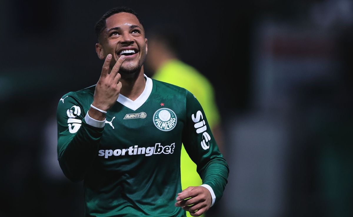 Casagrande exalta futebol do Palmeiras e pede Vitor Roque na Seleção Brasileira: “Merece muito”