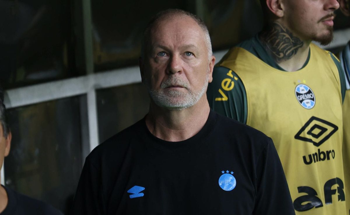 Mano Menezes erra na escalação e nas escolhas em derrota do Grêmio para o Bahia em Salvador