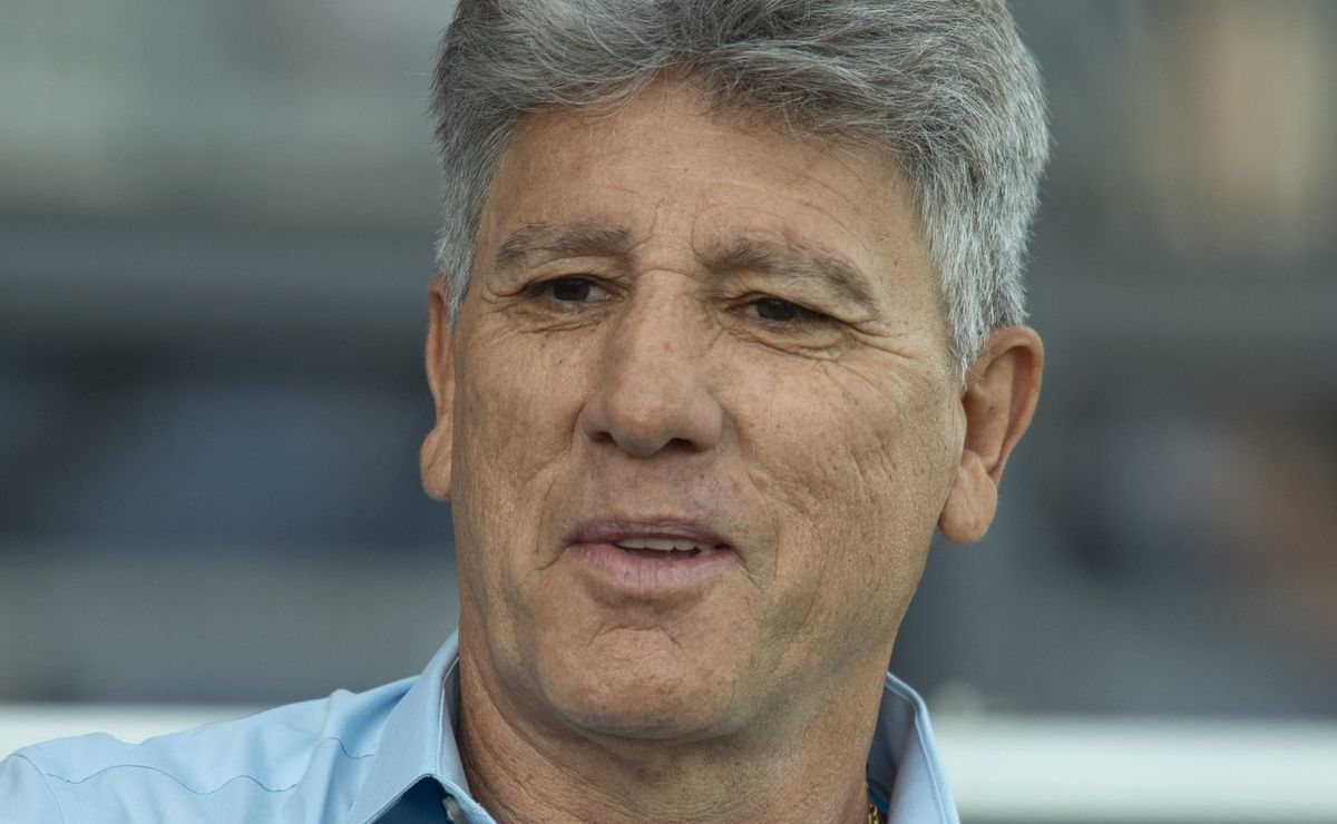 Torcida do Grêmio exige demissão de Mano Menezes e volta de Renato Gaúcho após goleada