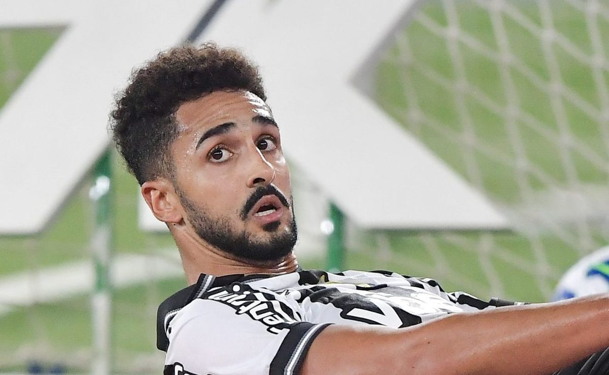 Chris Ramos destaca gol importante marcado pelo Botafogo em vitória: “Merecemos uma vitória”