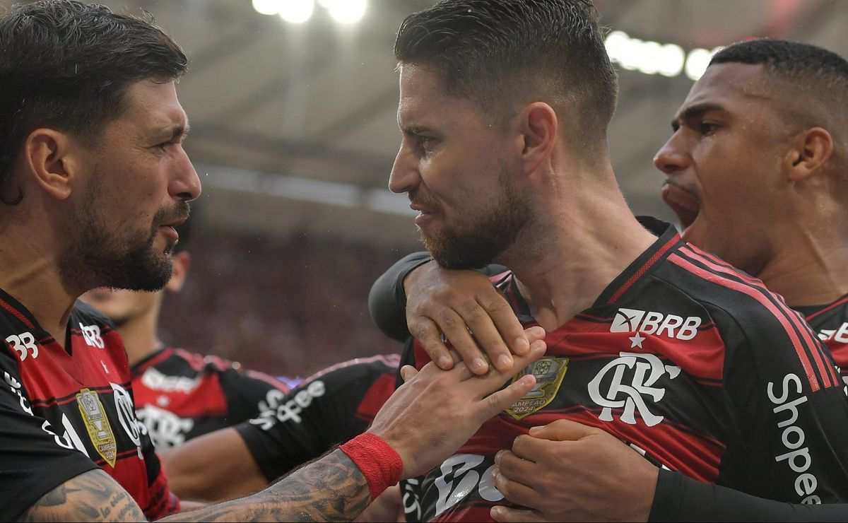 Jornal argentino se rende ao Flamengo e faz alerta ao Racing: “Mete medo na prévia da semifinal”