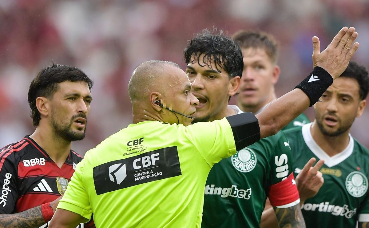 Gustavo Gómez faz acusação grave contra Wilton Pereira Sampaio após Flamengo x Palmeiras e CBF refuta paraguaio