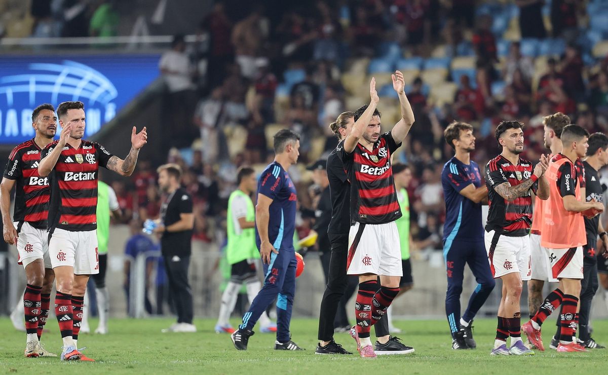 Na partida contra o Racing na Libertadores, torcida do Flamengo arma o “maior mosaico do novo Maracanã”