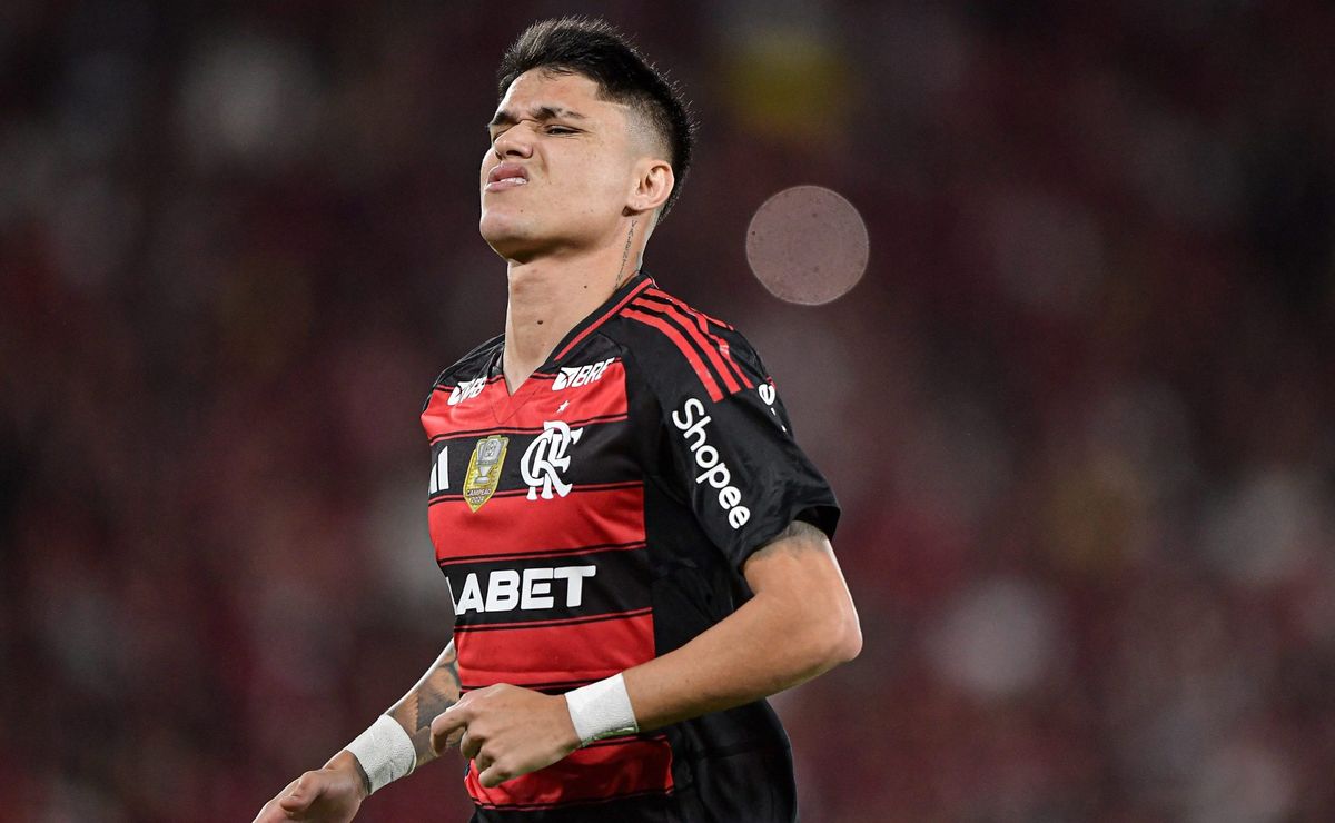 Torcida do Flamengo critica gol perdido por Luiz Araújo em Flamengo x Racing: “Destoando demais”