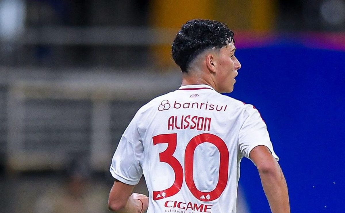 Alisson se desculpa após estrear com derrota e expulsão no Internacional: “Vou aprender com o meu erro”