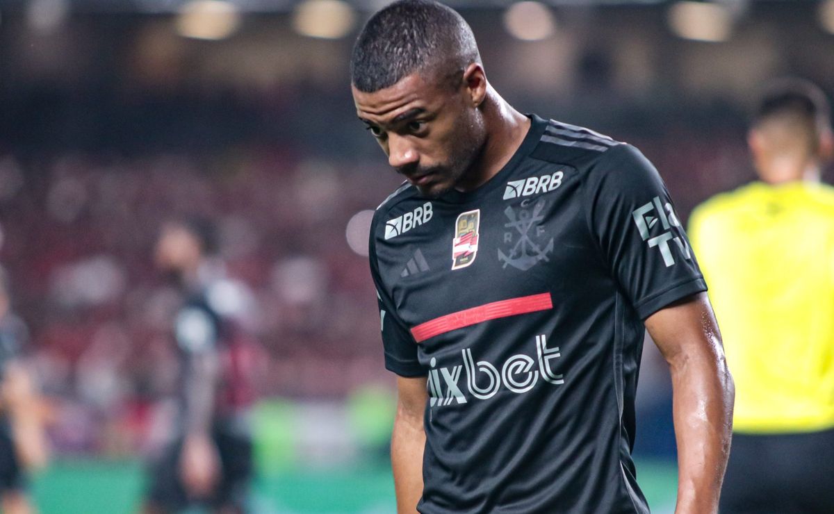 Filipe Luís corta De La Cruz de Fortaleza x Flamengo e saída melancólica da contratação de R$ 70 milhões está perto de acontecer