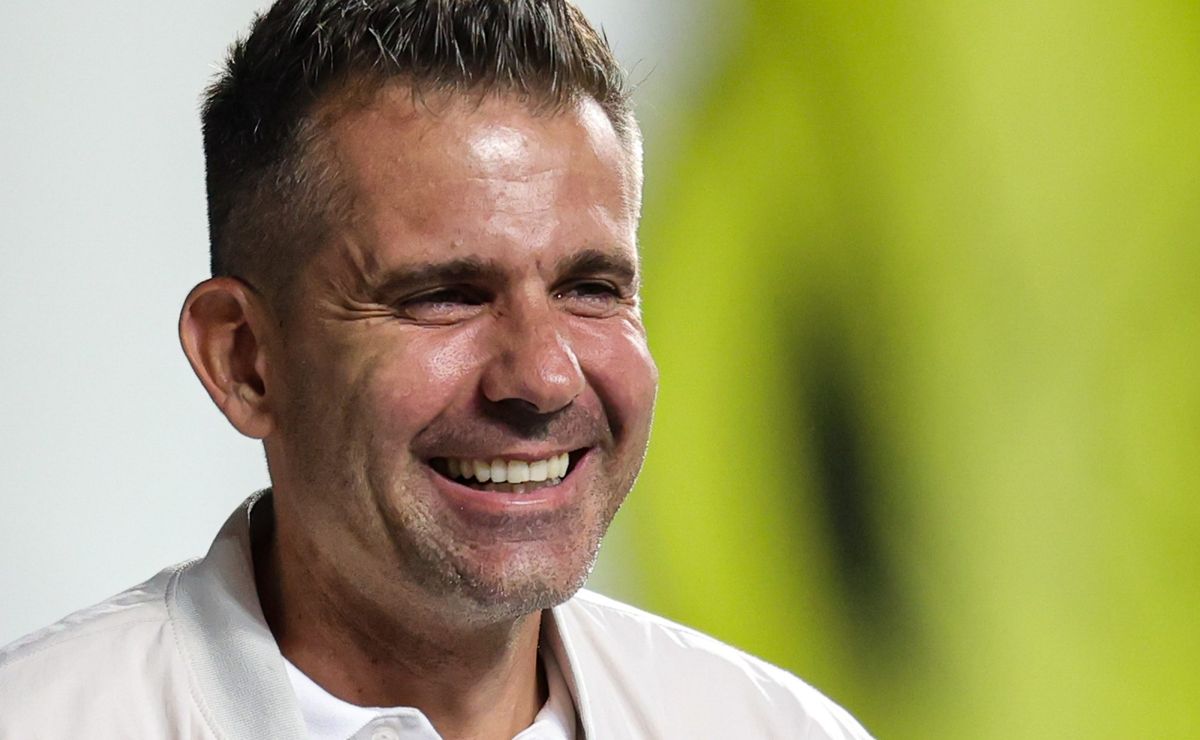 Victor Bagy monitora situação de perto e Atlético-MG espera renovar com Saravia nos próximos dias