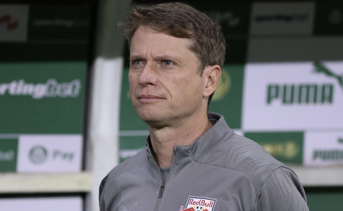 Fernando Seabra projeta Bragantino x Vasco e pede atitude dos jogadores: ”Coragem para jogar”