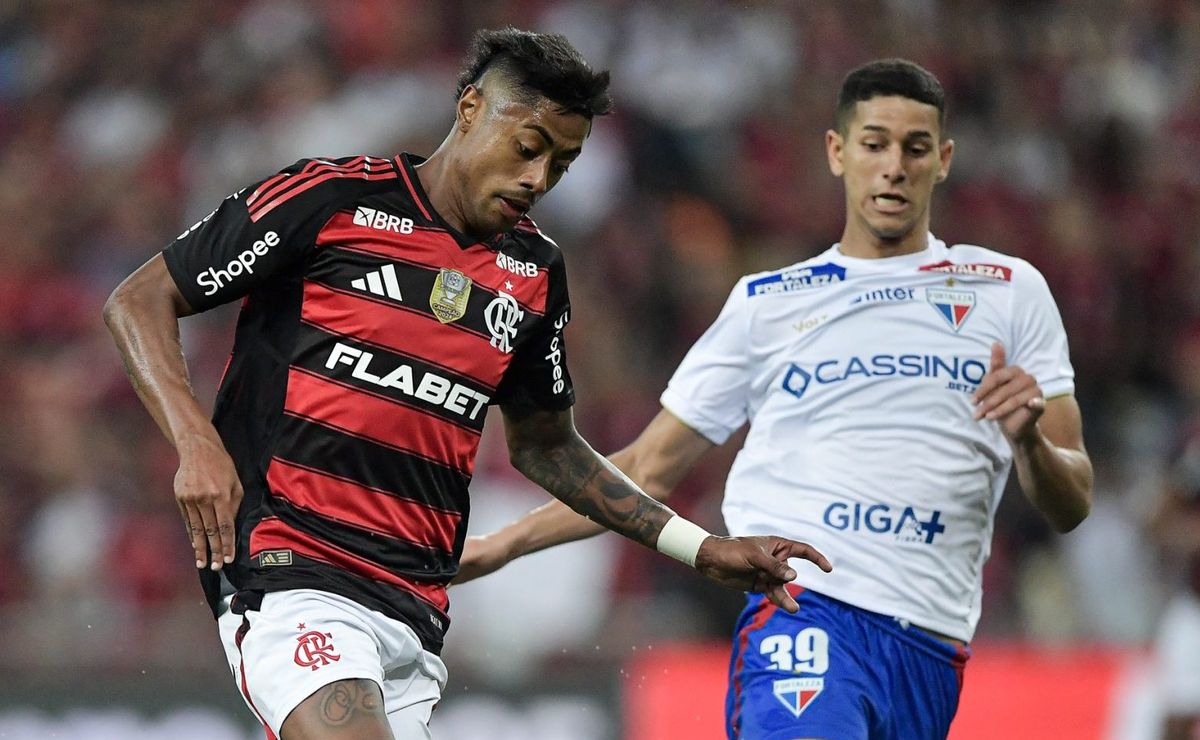 Vai passar na TV aberta? Onde assistir ao vivo e de graça Fortaleza x Flamengo pela 30ª rodada do Brasileirão