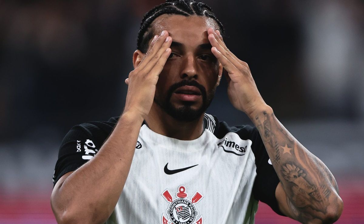 Vitória x Corinthians: Matheus Bidu perde gol inacreditável antes do intervalo e Fiel enlouquece: “Brincadeira”