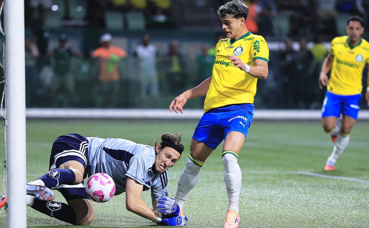 Gol anulado em Palmeiras x Cruzeiro por falta em Cássio tem regra explicada por PC Oliveira