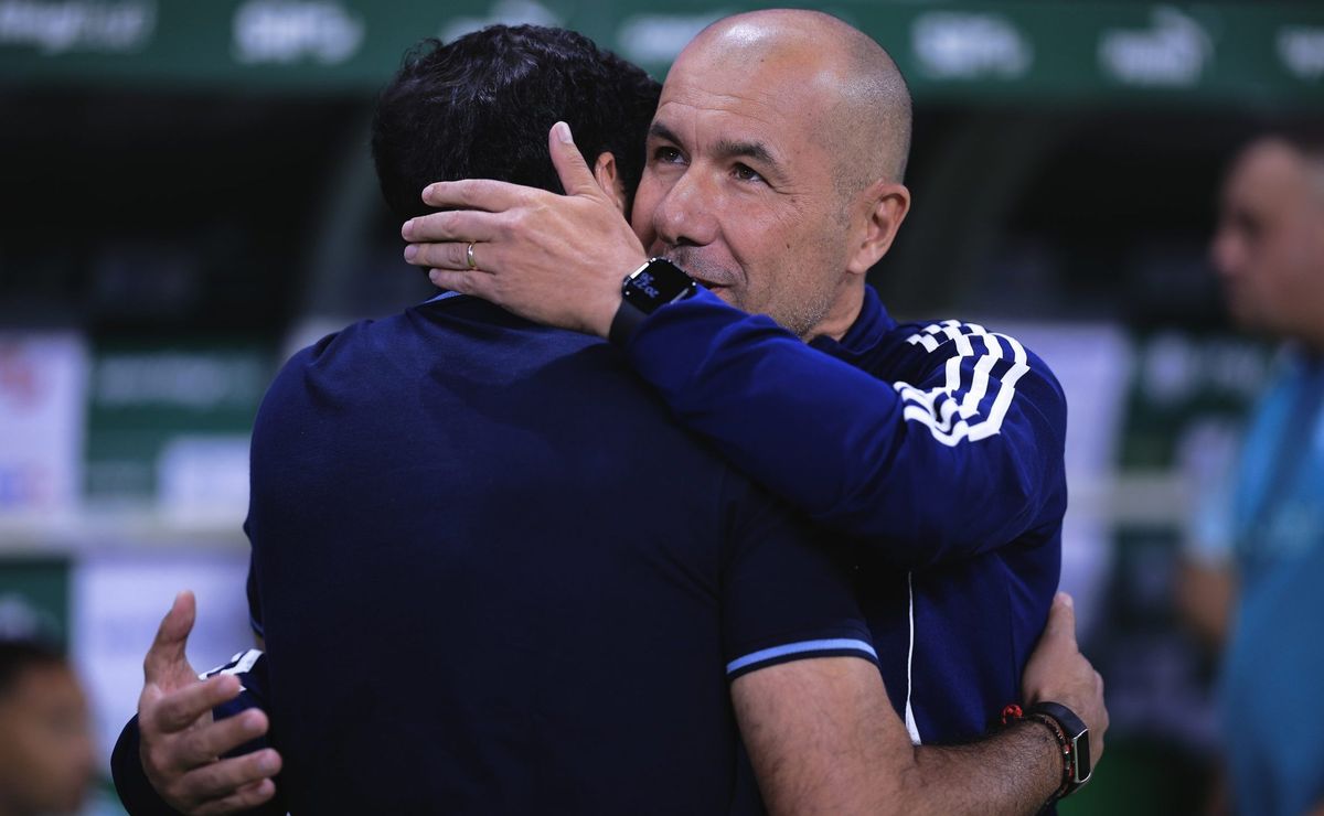 Abel Ferreira critica arbitragem de Palmeiras x Cruzeiro e cita Leonardo Jardim: “Admiro muito”