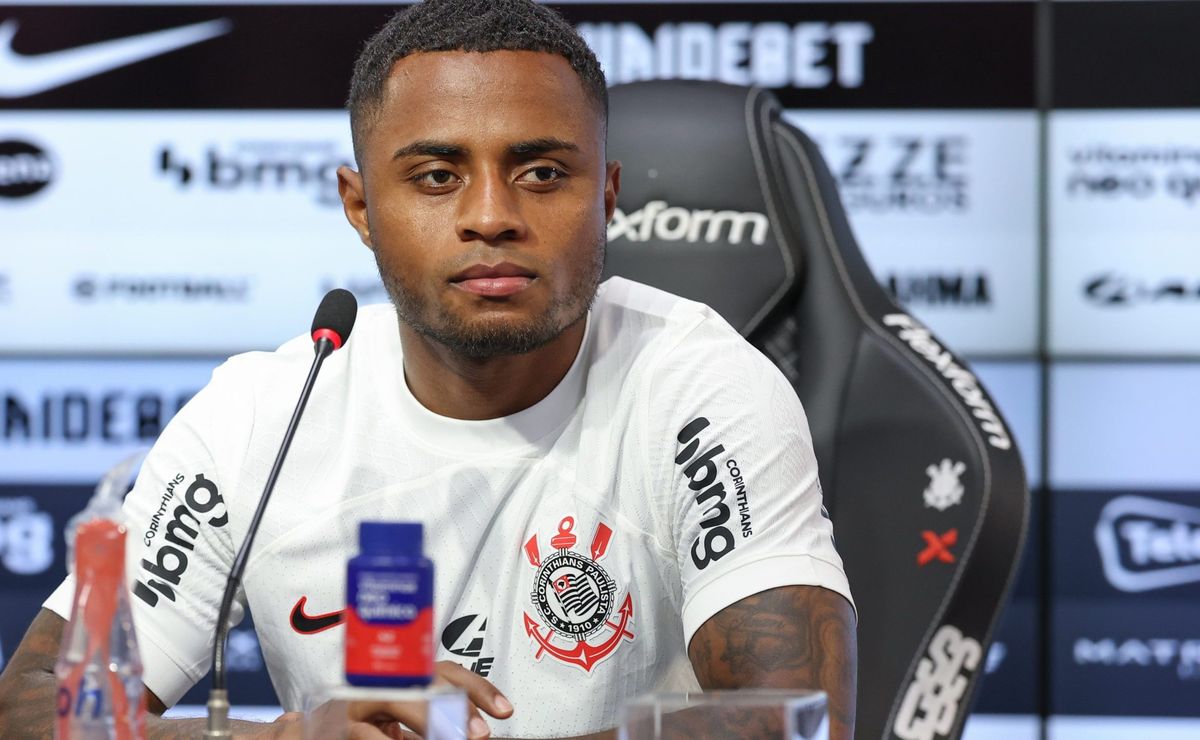 Diego Palacios retorna aos gramados pelo Karpaty após quase dois meses afastado devido a lesão
