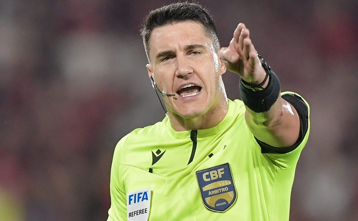 CBF aprova arbitragem polêmica de Rafael Klein em Palmeiras x Cruzeiro e concorda com não expulsão de Gustavo Gómez