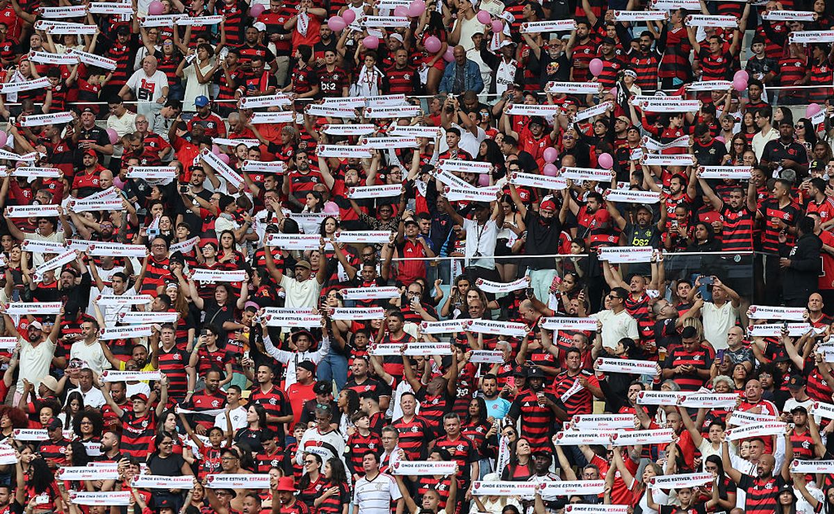 Ônibus da torcida do Flamengo capota e torcedores sofrem acidente a caminho de Buenos Aires; não há vítimas fatais