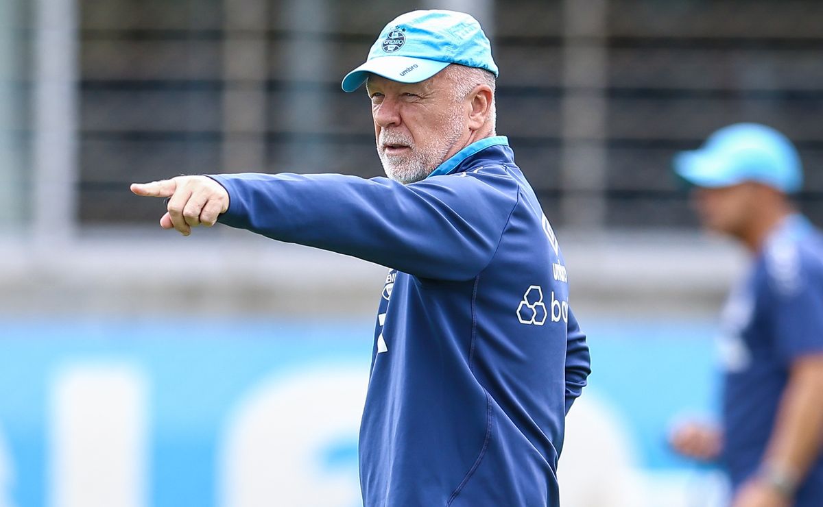 Mano Menezes pode repetir escalação do Grêmio em dois jogos seguidos pela primeira vez em quatro meses