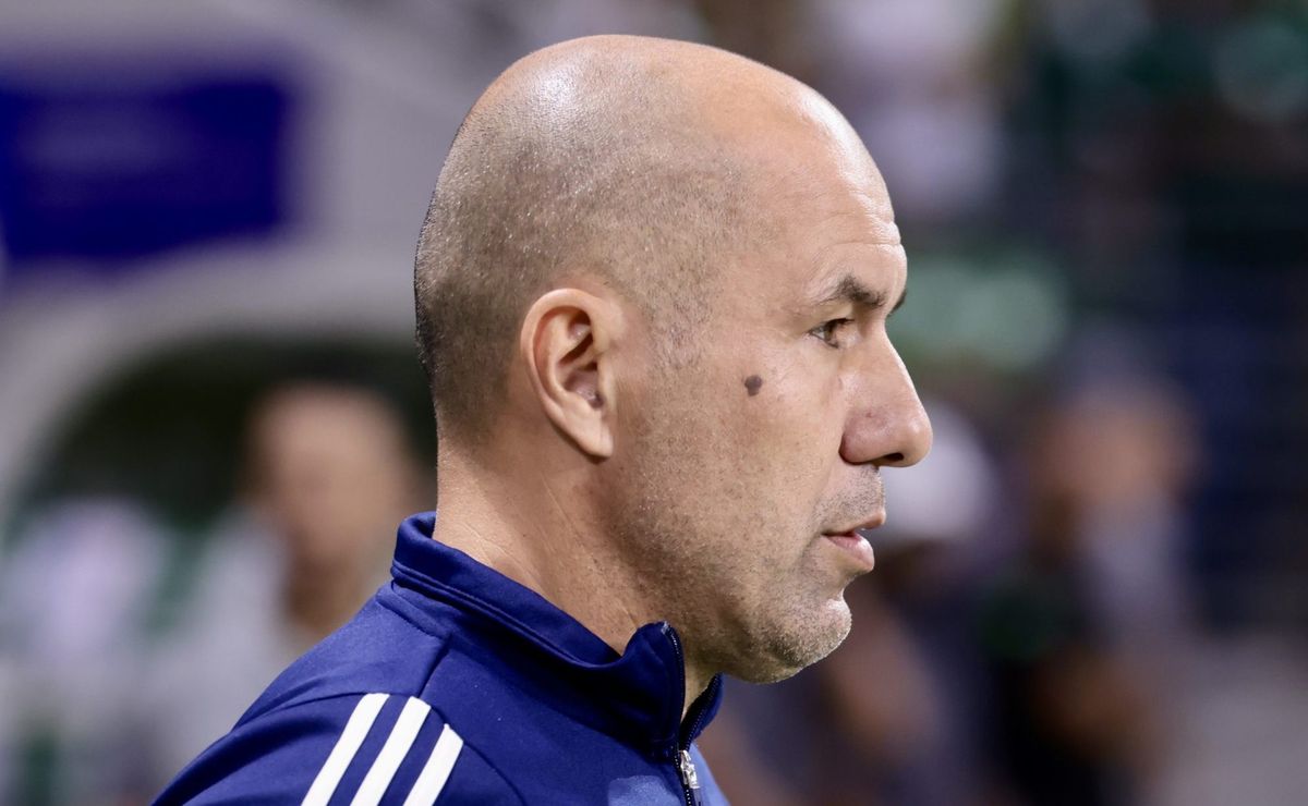 Jardim prepara mudança no Cruzeiro para enfrentar o Vitória e deve escalar dupla de zaga inédita
