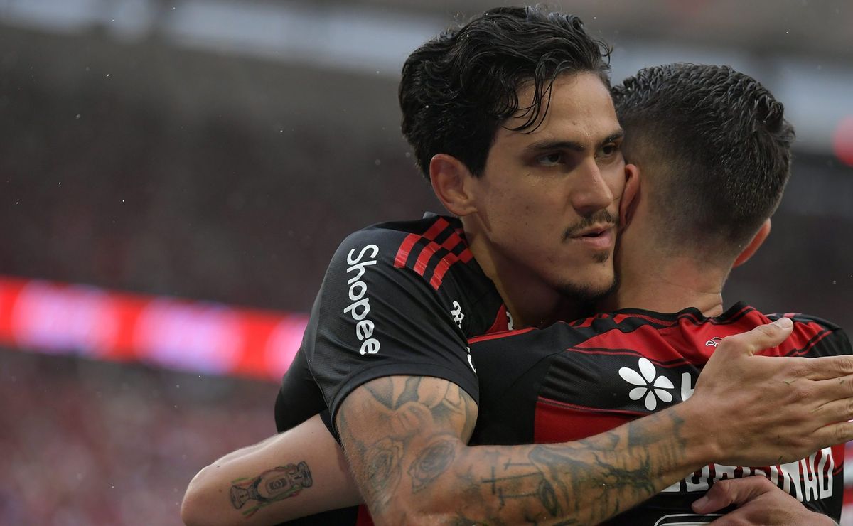 Pedro ainda sente fortes dores no antebraço e retorno ao Flamengo deve ser gradual nas próximas semanas