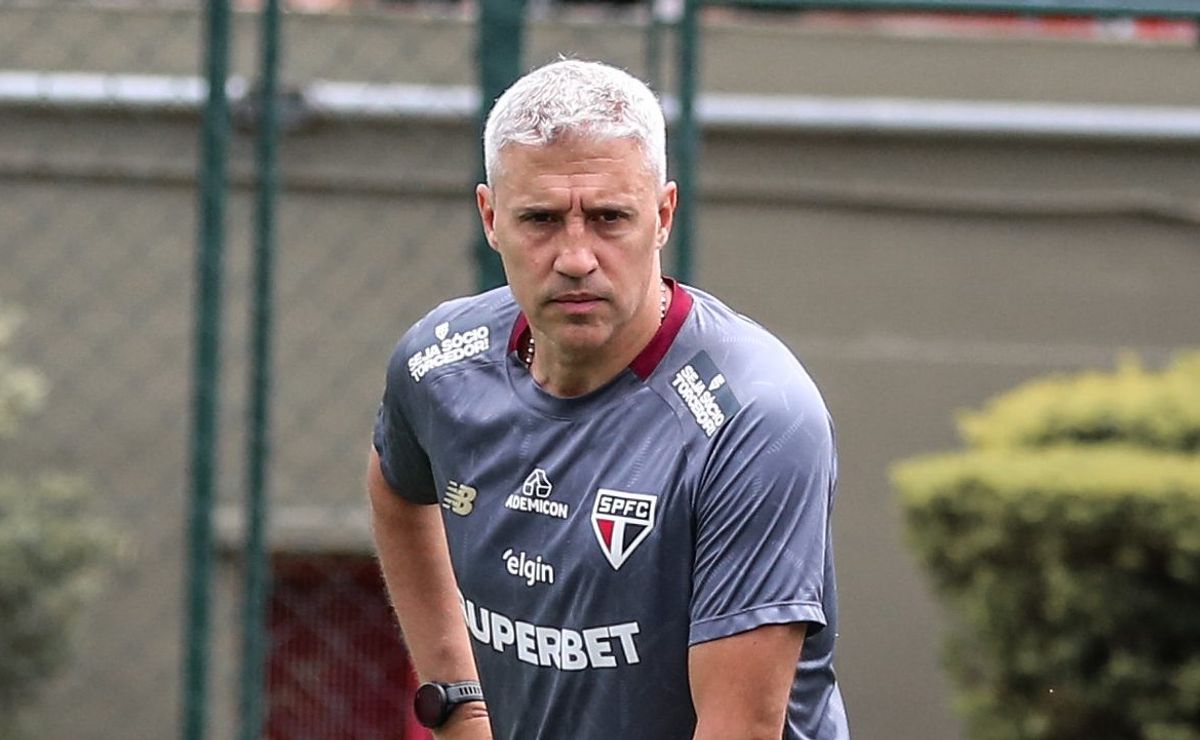 Problemas estruturais no São Paulo deixam o futuro de Crespo incerto para temporada 2026