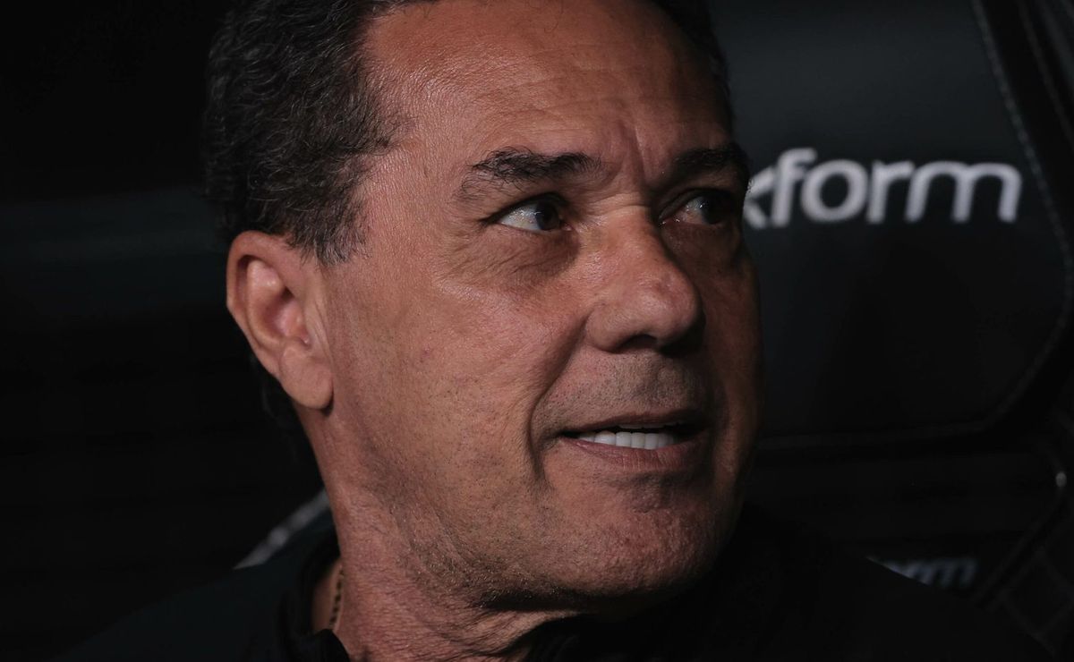 Luxemburgo dá dica para Filipe Luís conseguir classificar Flamengo contra o Racing: “Três atacantes que venham recompor”