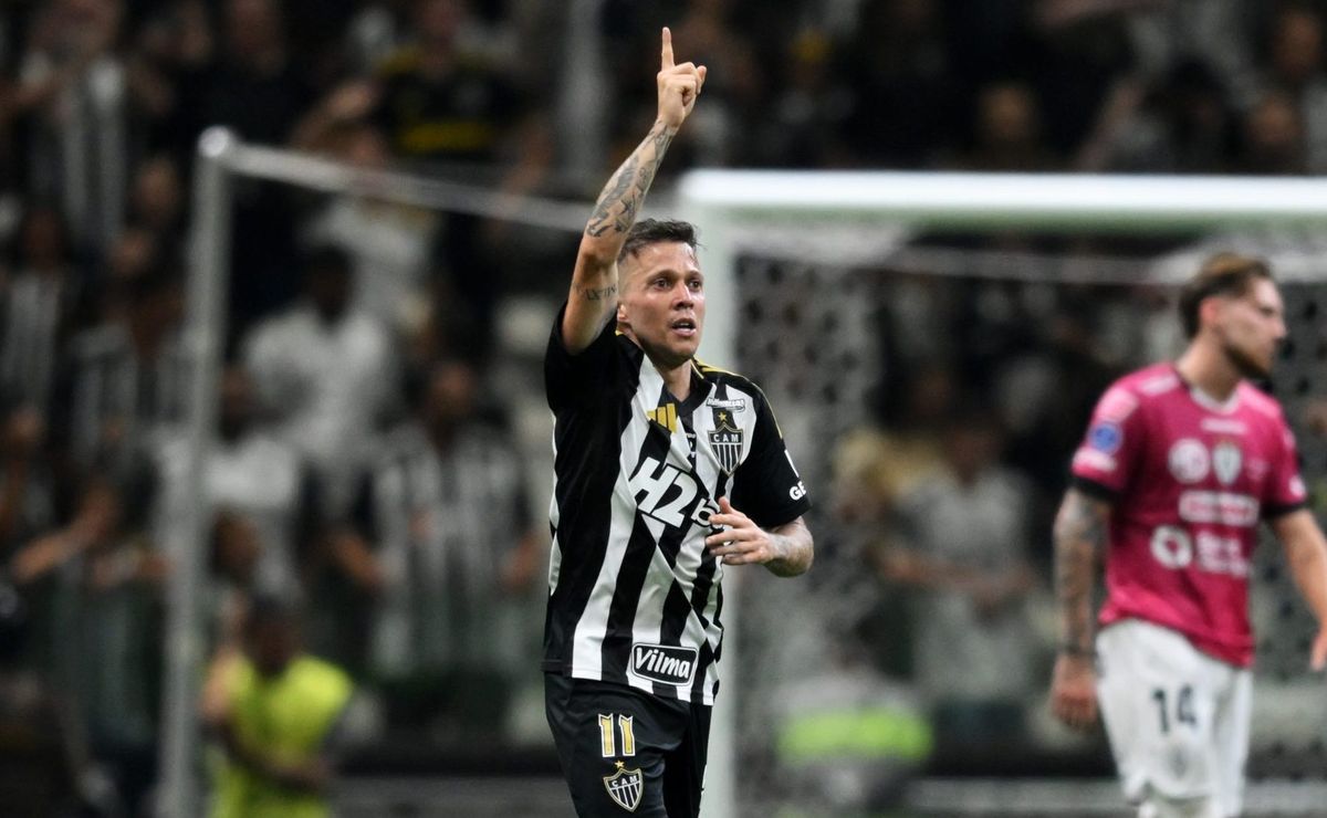 Fábio Santos elogia Sampaoli, Bernard e Dudu após classificação do Atlético-MG à final da Sul-Americana