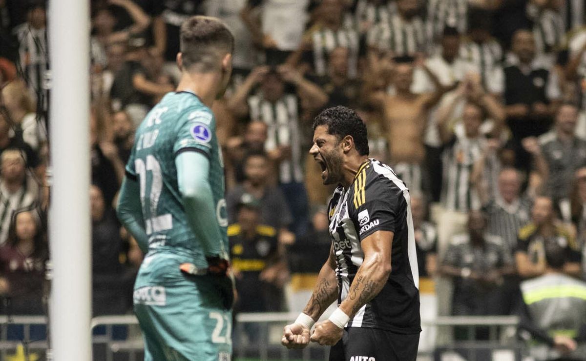 Goleiro do Independiente Del Valle, Villar falha de forma bizarra em vitória do Atlético-MG