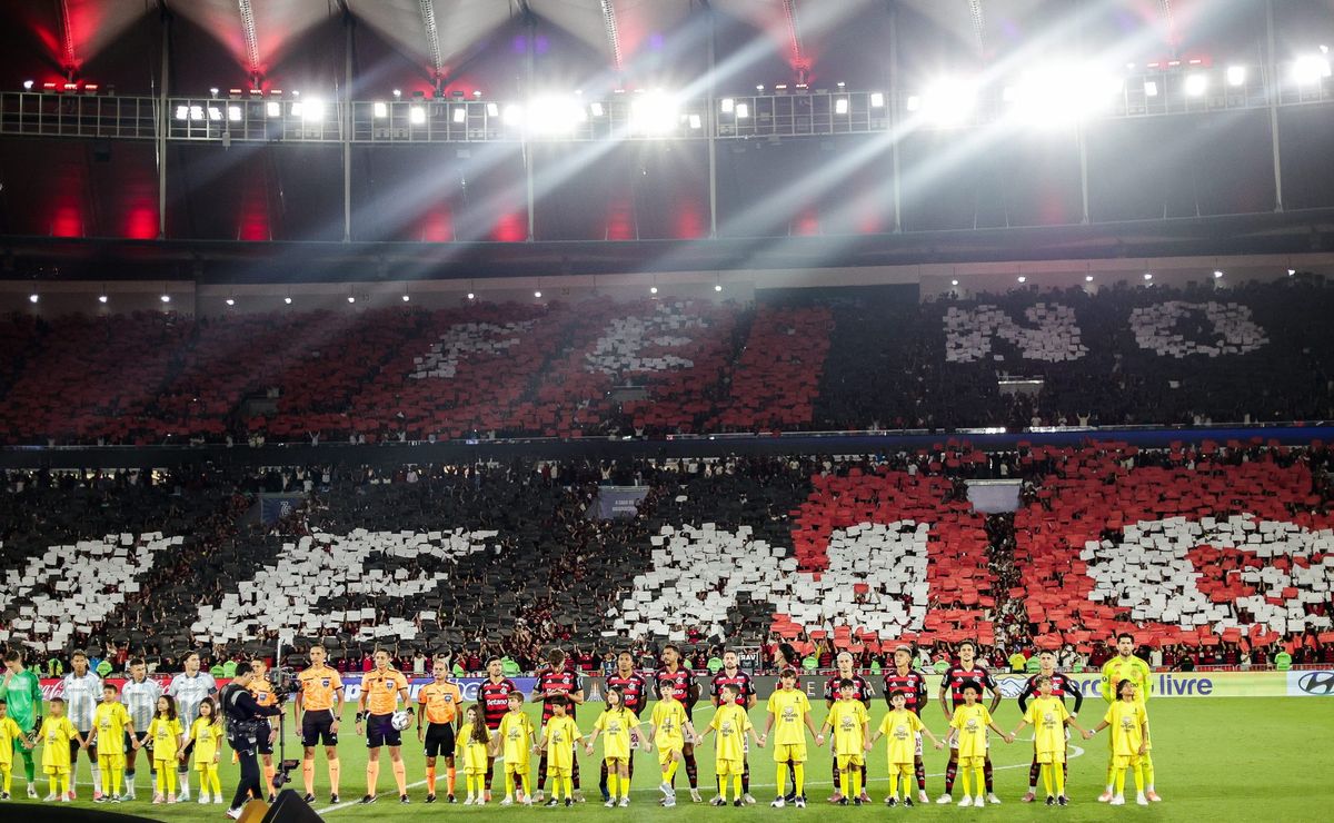Torcida do Flamengo esgota ingressos no setor visitante do El Cilindro para decisão contra o Racing