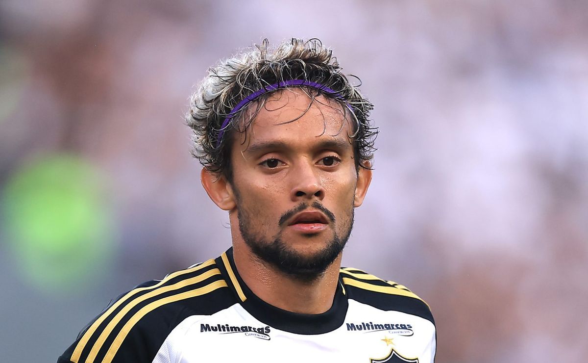 Al-Taawoun avalia nova investida em Scarpa e Atlético-MG deve dificultar saída se disputar a Libertadores