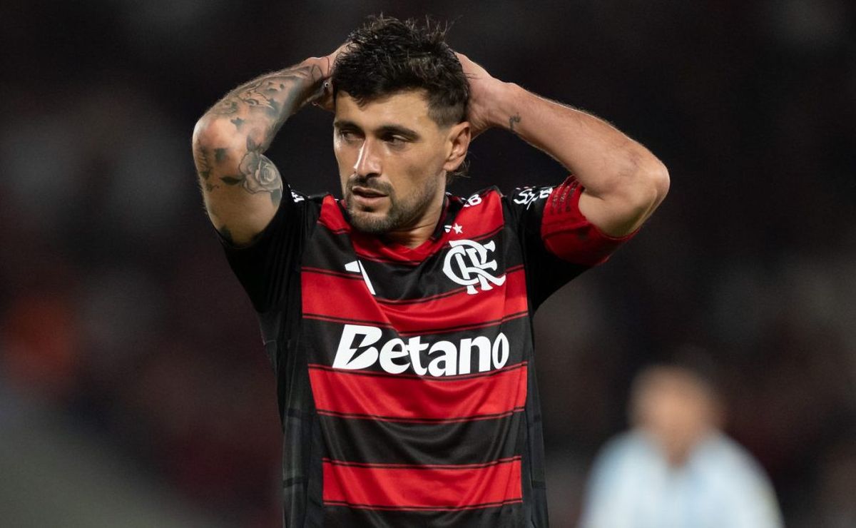 Adrián Martínez marca mais que o triplo de Arrascaeta e brilha na Libertadores 2025