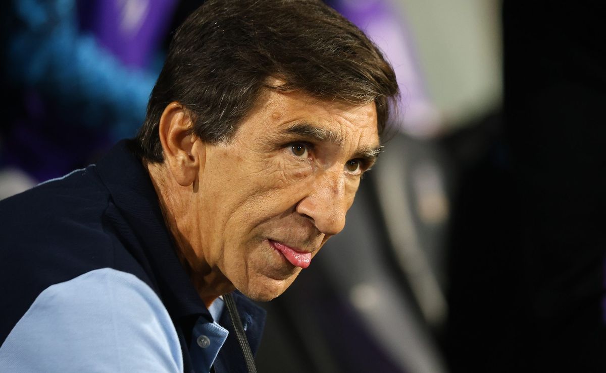 Arnaldo Ribeiro elogia Gustavo Costas e prevê Racing com força máxima: “Vai ser um inferno”