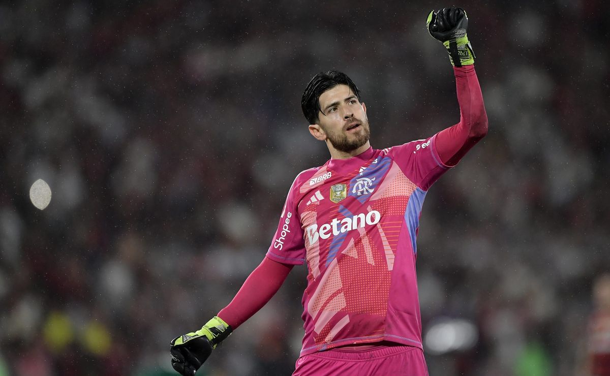 Rossi salva o Flamengo com defesa impressionante no primeiro tempo contra o Racing