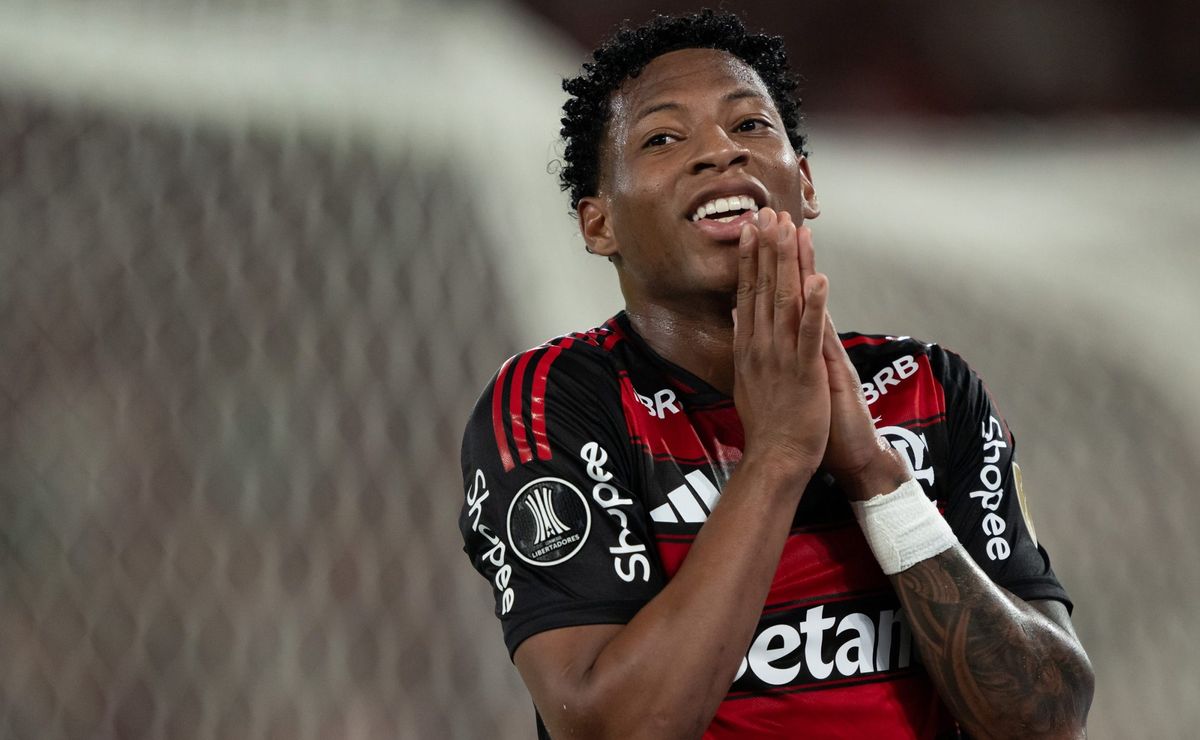 PC Oliveira vê erro de arbitragem na expulsão de Plata em Racing x Flamengo