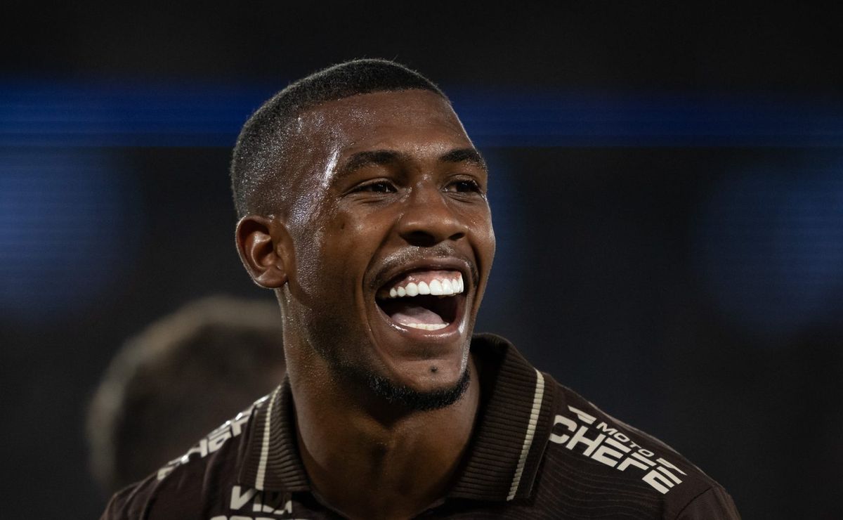 Manchester United fica encantado por Rayan e clube inglês deve tentar a contratação do atacante do Vasco