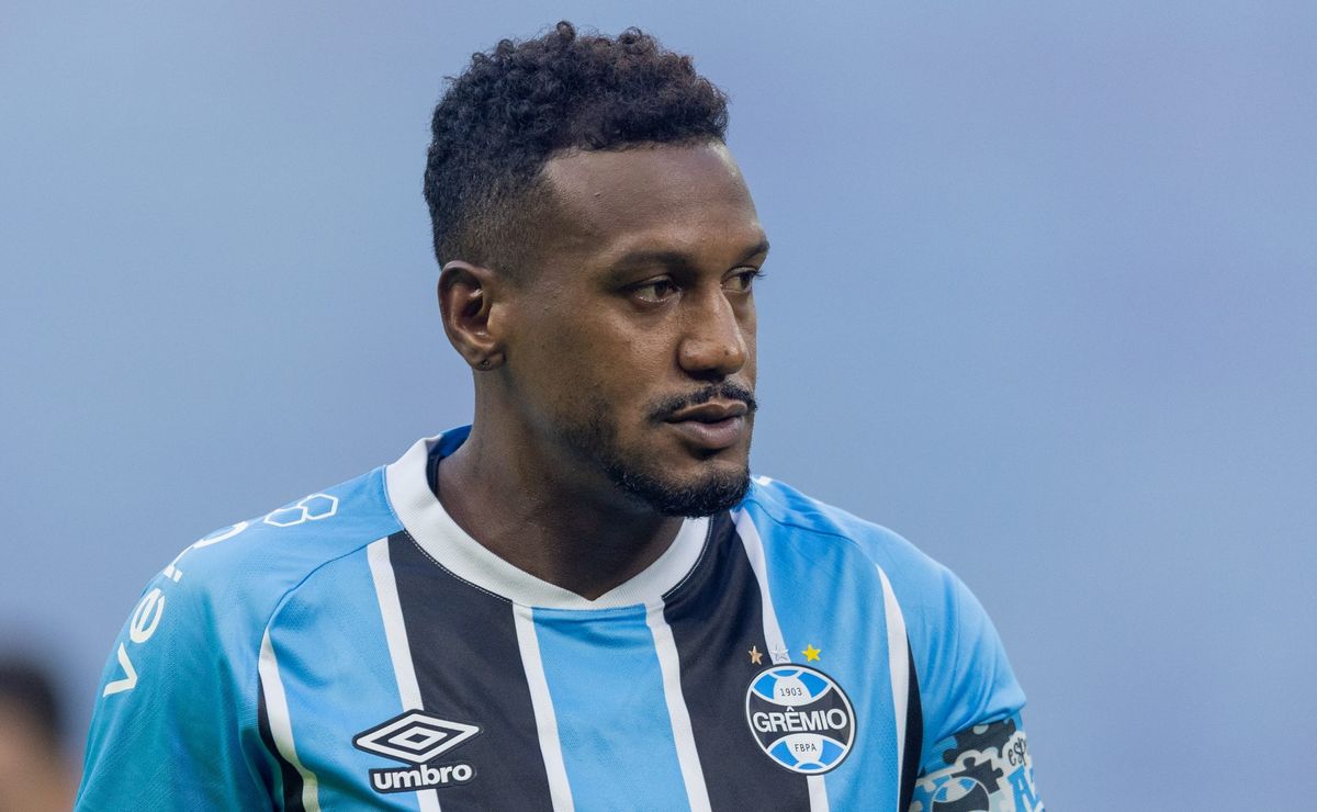Edenilson aguarda eleição no Grêmio para definir futuro em 2026 e conta com apoio de Mano Menezes para renovar seu contrato