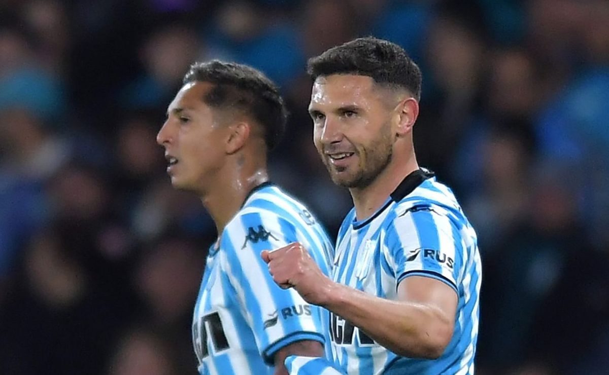 Adrián Martínez, do Racing, aparece na lista de possíveis reforços do Santos para a próxima temporada