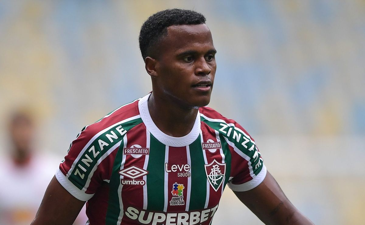 John Árias está arrependido de ter deixado o Fluminense para jogar no Wolverhampton e cogita saída do time inglês