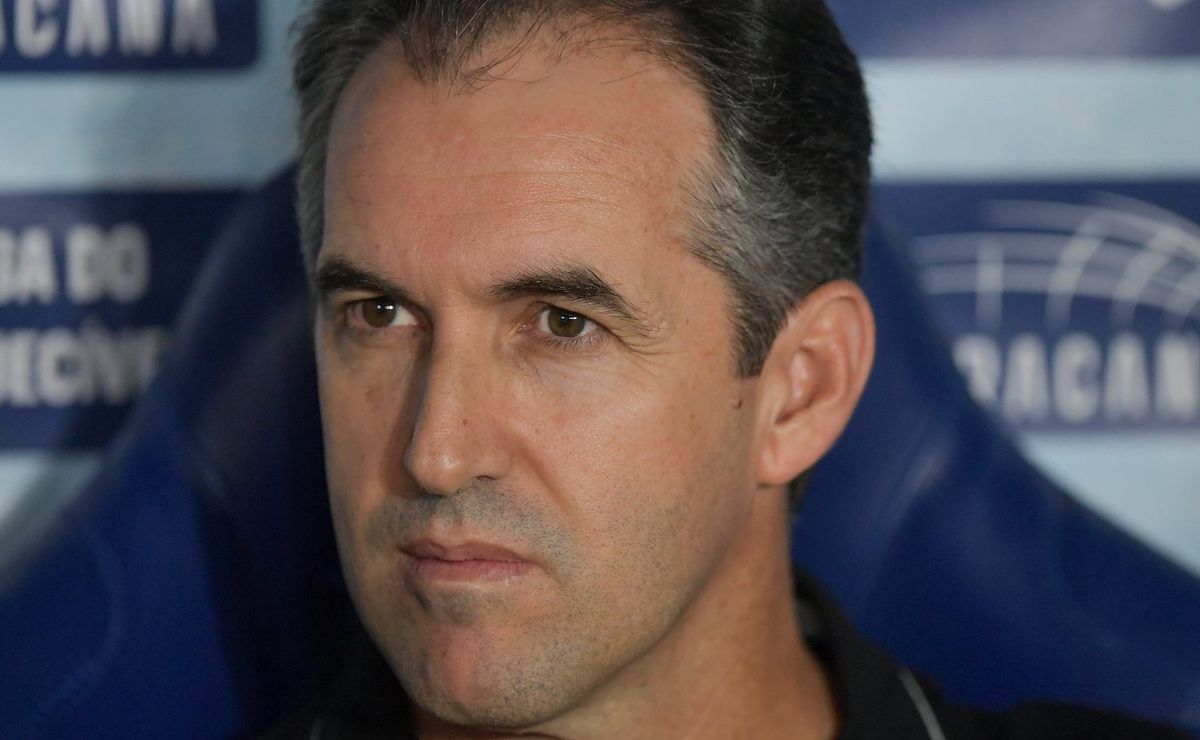 Léo Condé analisa resultado no Maracanã e não tira mérito do Fluminense ao criticar arbitragem