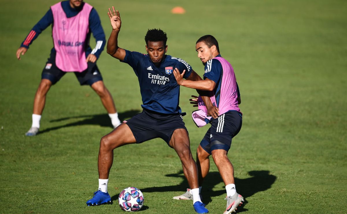 Thiago Mendes demonstra insatisfação com falta de espaço no Vasco e pede mais minutagem para Fernando Diniz